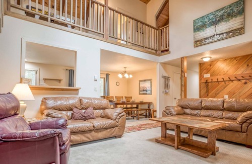 Deer Park House | 15 Lupine Lane