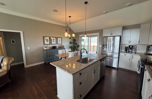 Speed House | 15 Mi to Louisville: Game Room + EV Charger