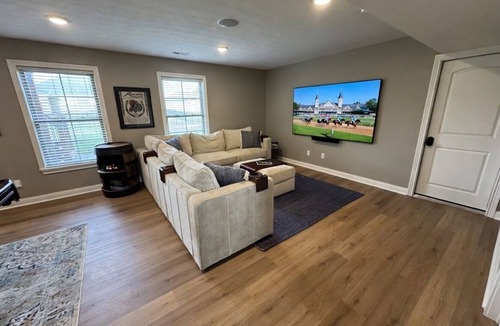 Speed House | 15 Mi to Louisville: Game Room + EV Charger