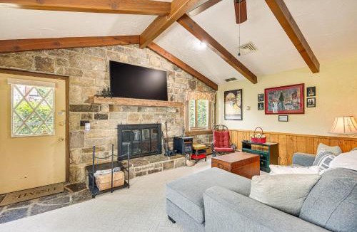 Somerset House | 15 Mi to Seven Springs Resort Somerset Home!