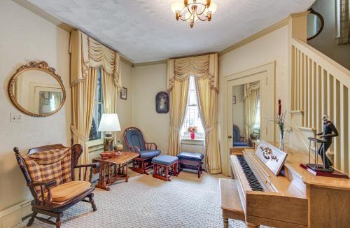 Somerset House | 15 Mi to Seven Springs Resort Somerset Home!