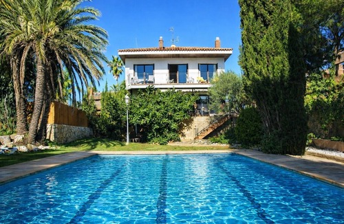 Sitges Villa | 15 min./car from Sitges – Villa El Ranch – 10-min. walk to beach. XXL Jacuzzi