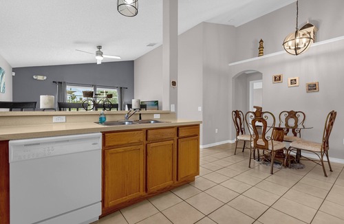 Bridgewater at Town Center House | 15 Min - Disney l Lakefront Pool l 2 Masters