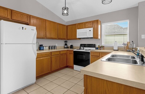 Bridgewater at Town Center House | 15 Min - Disney l Lakefront Pool l 2 Masters
