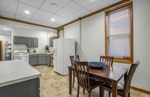 Mishawaka Apartment | 15 Min from Campus! Large 4BR Perfect for Groups!