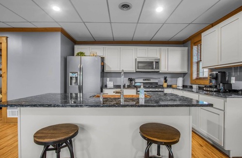 Mishawaka Apartment | 15 Min from Campus! Large 2BR Perfect for Groups!