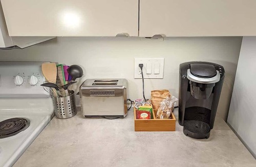 St. Catharines House | ~15 min to Niagara Falls | 2BDR + Free Parking