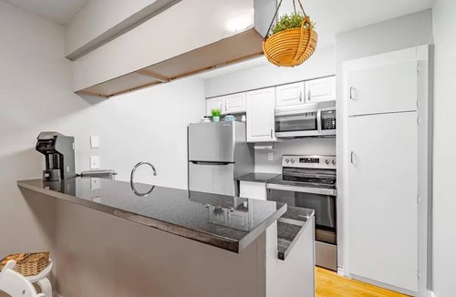 West Campus Apartment | 15 MIN Walk To Campus with Free Parking - Close Downtown