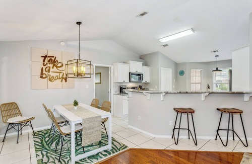 Pensacola House | 15 mins from Perdido beach, Lakefront with Firepit, near NAS/Blue Angels