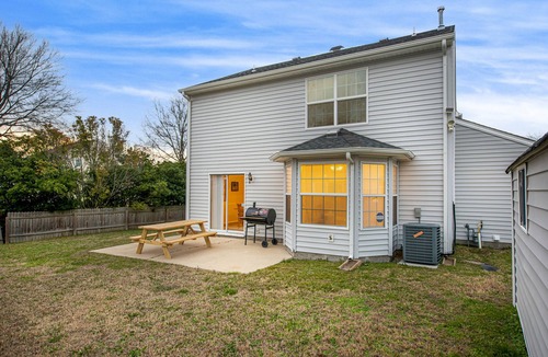 Fentress House | 15 mins from the beach