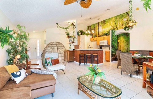 Seasons House | 15 Mins to Disney Tarzan’s VR Jungle & Pirate Retreat