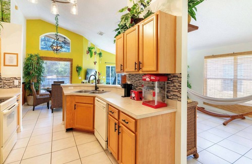 Seasons House | 15 Mins to Disney Tarzan’s VR Jungle & Pirate Retreat