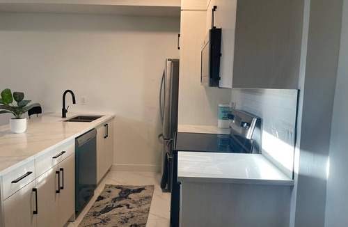 Southeast Calgary Apartment | 15 mins to Downtown Calgary and 2 mins drive to amenities.