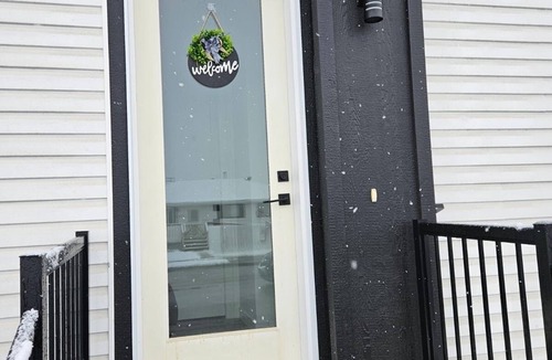 Southeast Calgary Apartment | 15 mins to Downtown Calgary and 2 mins drive to amenities.