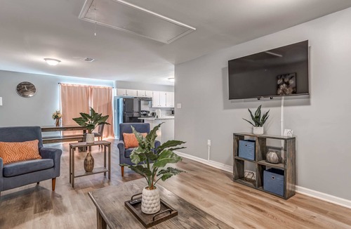 Frayser House | 15 Mins to Downtown & Zoo! Hawkins Mill Hideaway