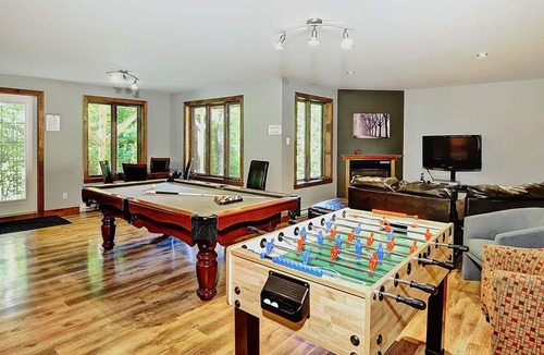 Stoneham House | 15 minutes North of old Quebec city / Sleep 18
