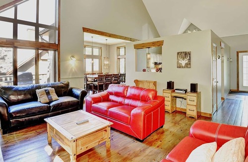 Stoneham House | 15 minutes North of old Quebec city / Sleep 18