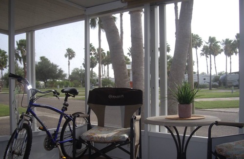 Donna House | 15 minutes to Mexico for dental work or pharmacies.
