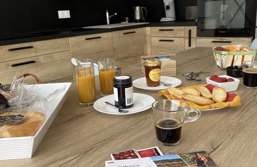 Neffies House | 15 mn Pézenas, comfortable 4* house with sunny terrace and private parking.