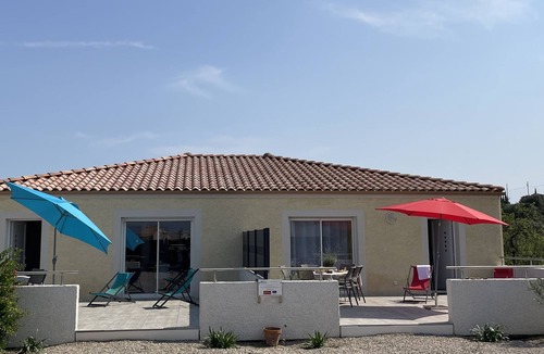Neffies House | 15 mn Pézenas, comfortable 4* house with sunny terrace and private parking.