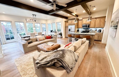 Vinita House | 15% off gorgeous cottage, hot tub, pool, fishing ponds, streams, waterfalls!