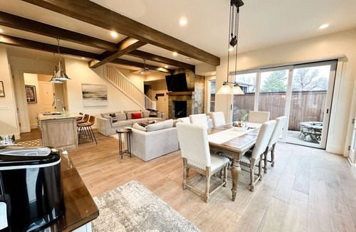 Vinita House | 15% off gorgeous cottage, hot tub, pool, fishing ponds, streams, waterfalls!