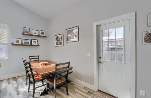 Clarion House | 15 off Spring Special - Close to PennWest - WiFi