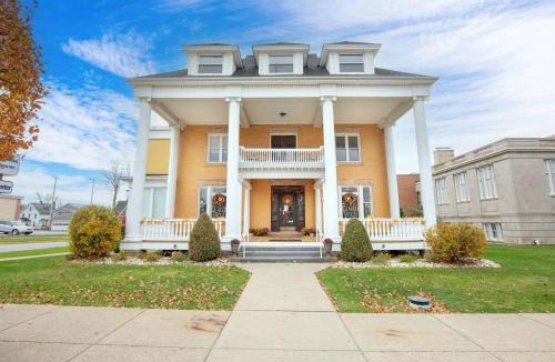 Clarion House | 15 off Spring Special Mansion Pet-Friendly