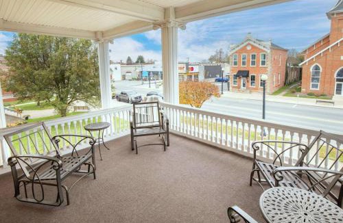 Clarion House | 15 off Spring Special Mansion Pet-Friendly