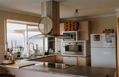 Penneshaw House | 15% Off Weekly | Coastal-View MALU | 4BR