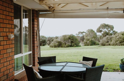 Penneshaw House | 15% Off Weekly | Coastal-View MALU | 4BR