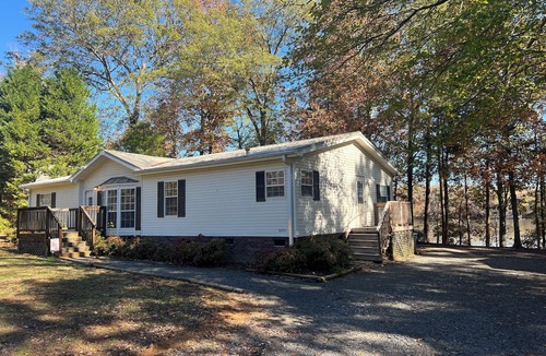 Southmont House | 15 PRIVATE ACRES ! WATERFRONT, SWIMMING POOL ! HOT TUB ! PETS WELCOME TOO !