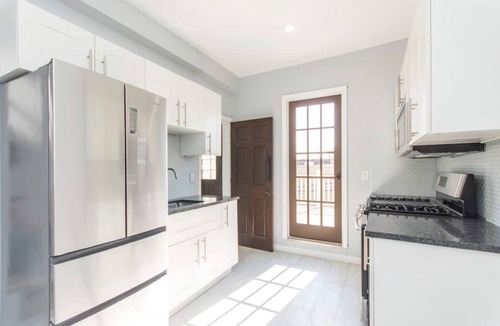Spruce Hill House | 15 Under 1 Roof. Luxury. University City. Friends & Family Gatherings.