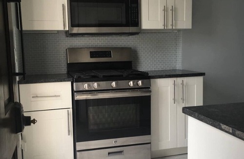 Spruce Hill House | 15 Under 1 Roof. Luxury. University City. Friends & Family Gatherings.