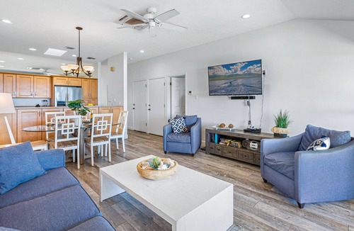 Downtown Lahaina Condo | 150-4 Ocean Front Condo with an Amazing View!