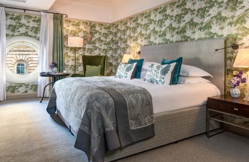 West Bromwich Apartment | 150 high street west bromwich