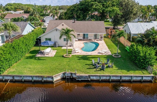 Tropic Palms House | 1502 Managed By Brampton Park