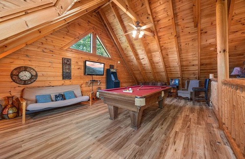 Sevierville Cabin | 152 m² Cabin ∙ 2 bedrooms ∙ 8 guests