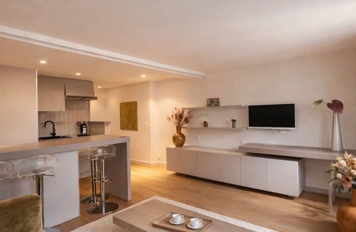 Val-de-Grace Apartment | 1532 Mouffetard