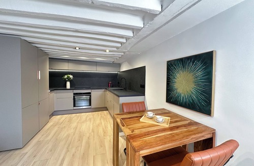 Quartier de la Porte-Saint-Denis Apartment | 1533 Petites écuries