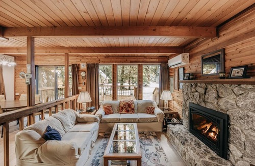 Glacier Cabin | 156 m² Cabin ∙ 3 bedrooms ∙ 6 guests