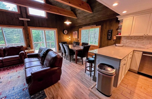 Franconia Cottage | 157sl Peaceful Franconia Notch Forest Retreat Near Cannon Privacy, and Comfort! Pool gym Passes