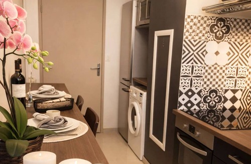 Pere Lachaise Apartment | 1593 Charonne
