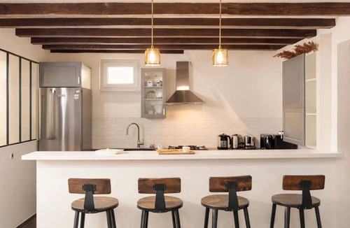 Quartier de la Folie-Mericourt Apartment | 1597 Amelot