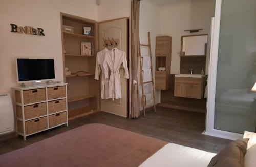Malves-en-Minervois House | 15min de la Cité de Carcassonne dans petit village, chambre au calme, petit-déjeuner et jacuzzi en supplément
