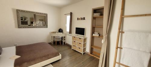 Malves-en-Minervois House | 15min de la Cité de Carcassonne dans petit village, chambre au calme, petit-déjeuner et jacuzzi en supplément