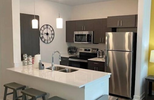 Indianapolis Apartment | 15min→Downtown|Balcony|Full Kitchen|1000Mbps