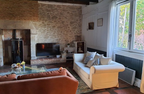 Moulinet Villa | 15th century house with swimming pool in the middle of orchards