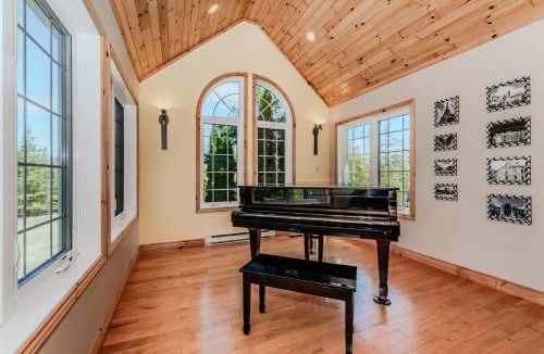 Colpoys Bay House | 16 Acre Bruce Peninsula Forest Escape