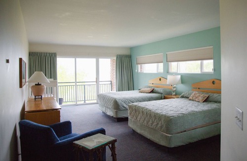 Northport Cabin | 16 Bedroom 19 Bathroom Waterfront Lodge